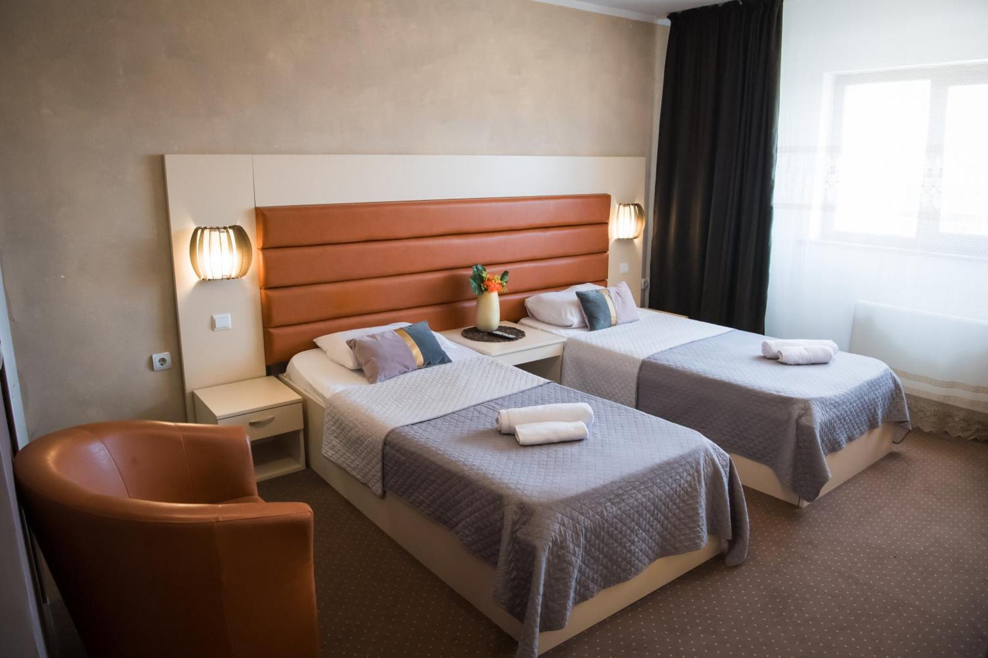Mbi Travel Inn 克拉奥华 外观 照片