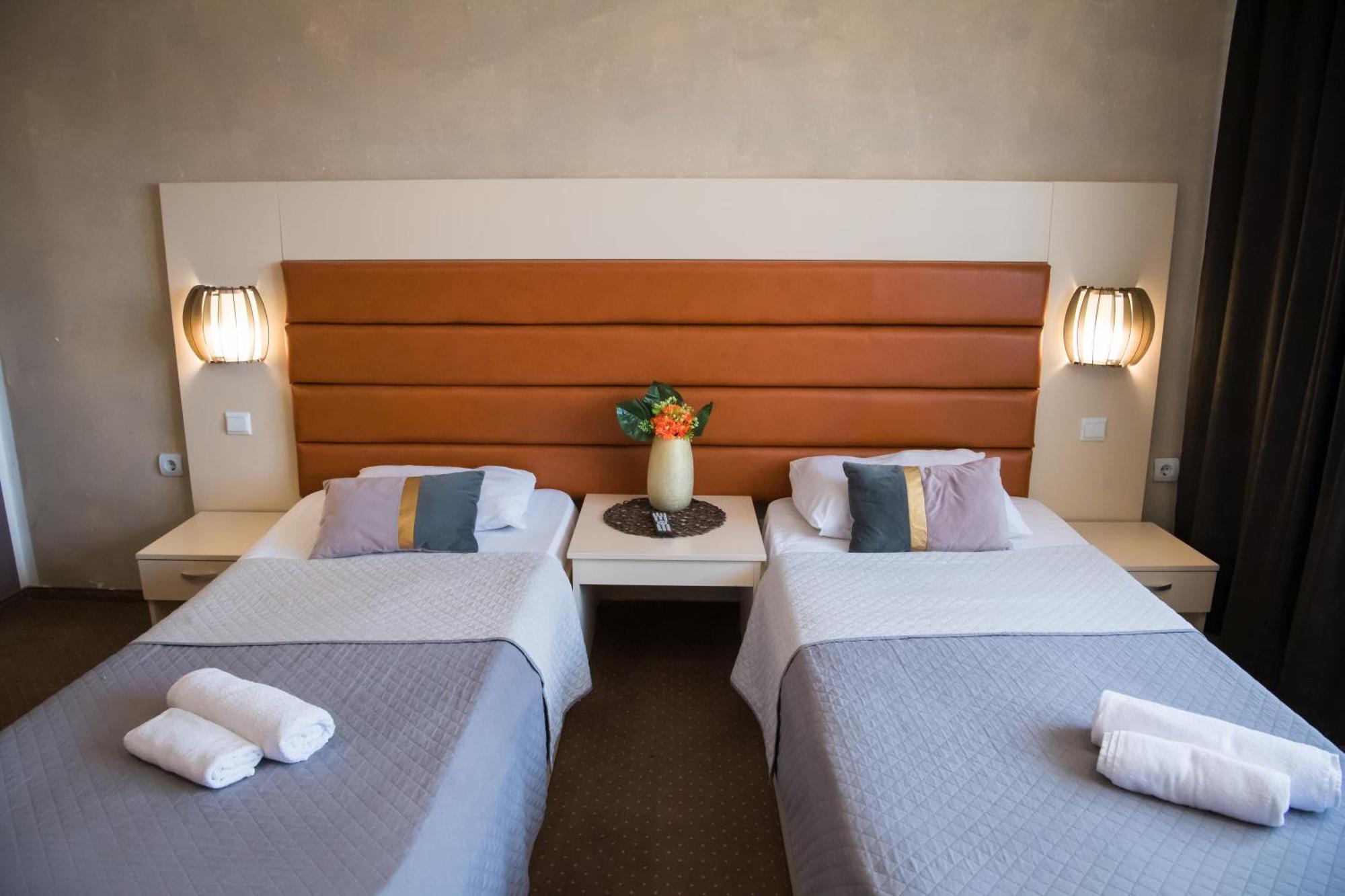 Mbi Travel Inn 克拉奥华 外观 照片